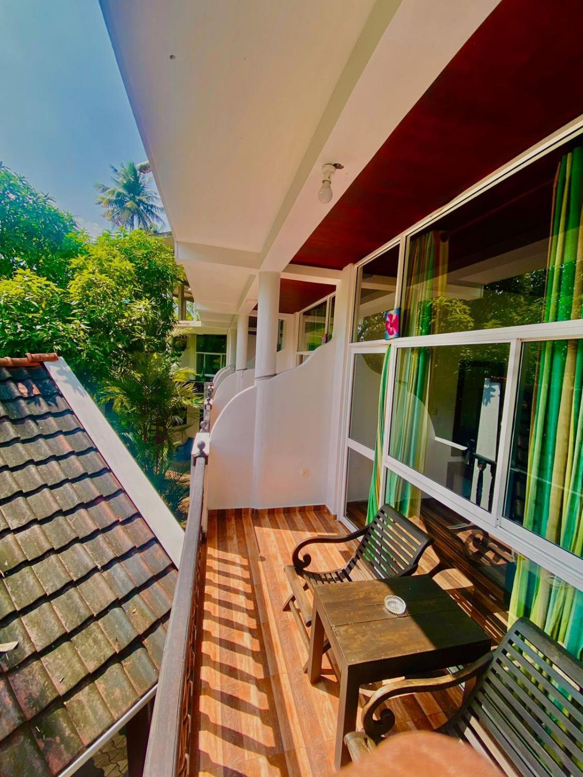 Hotel Poppies Mirissa Exterior foto