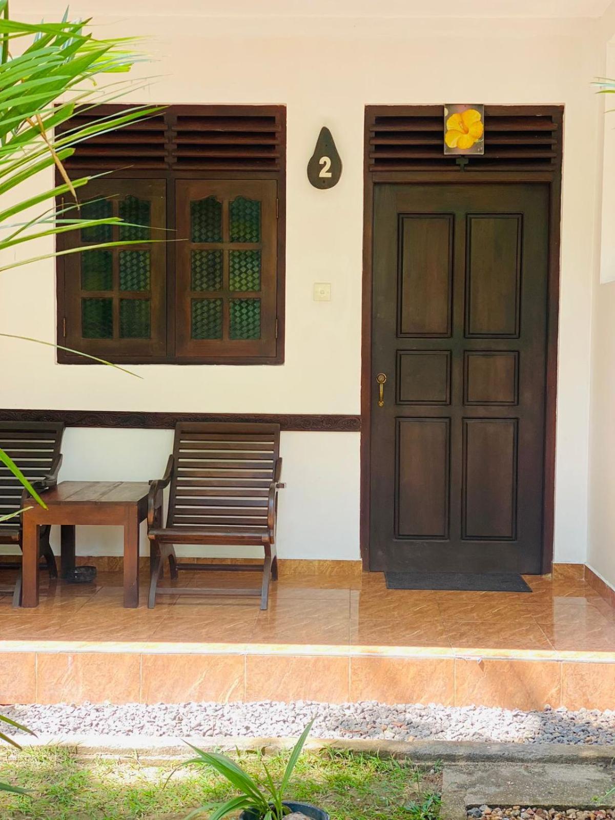 Hotel Poppies Mirissa Exterior foto