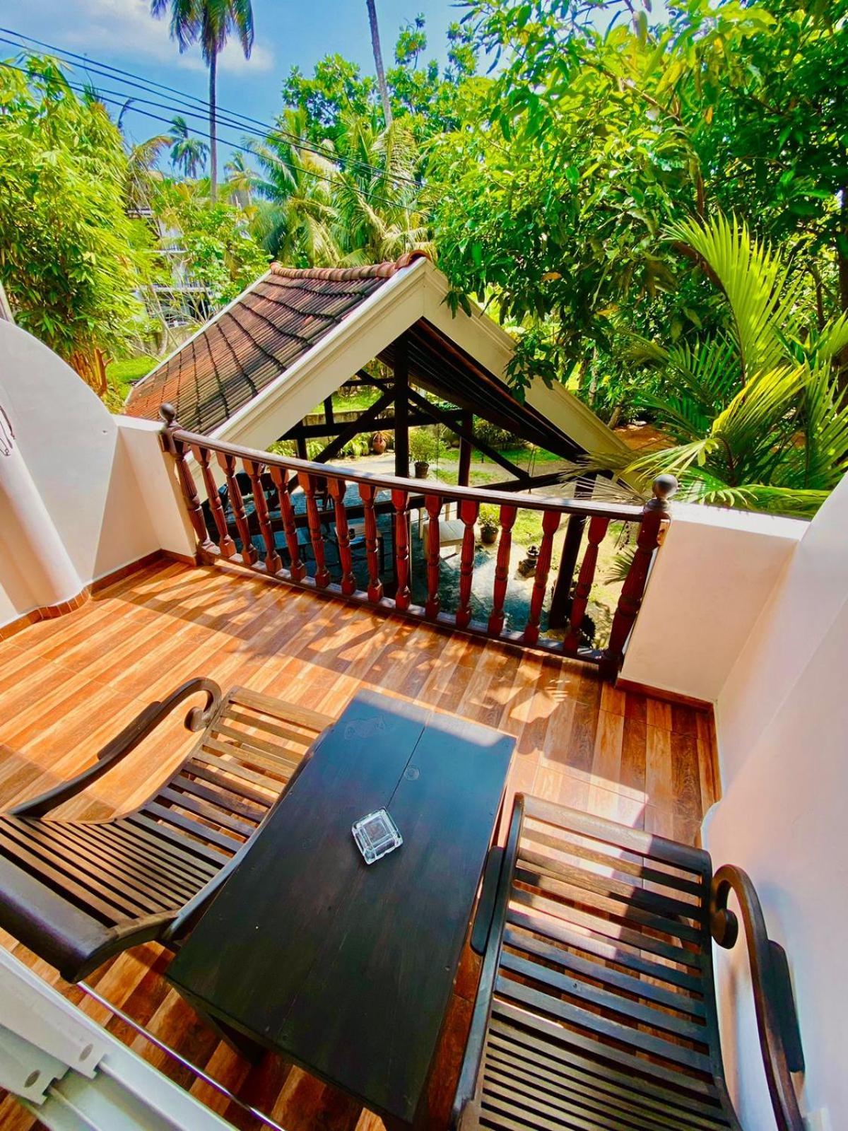 Hotel Poppies Mirissa Exterior foto