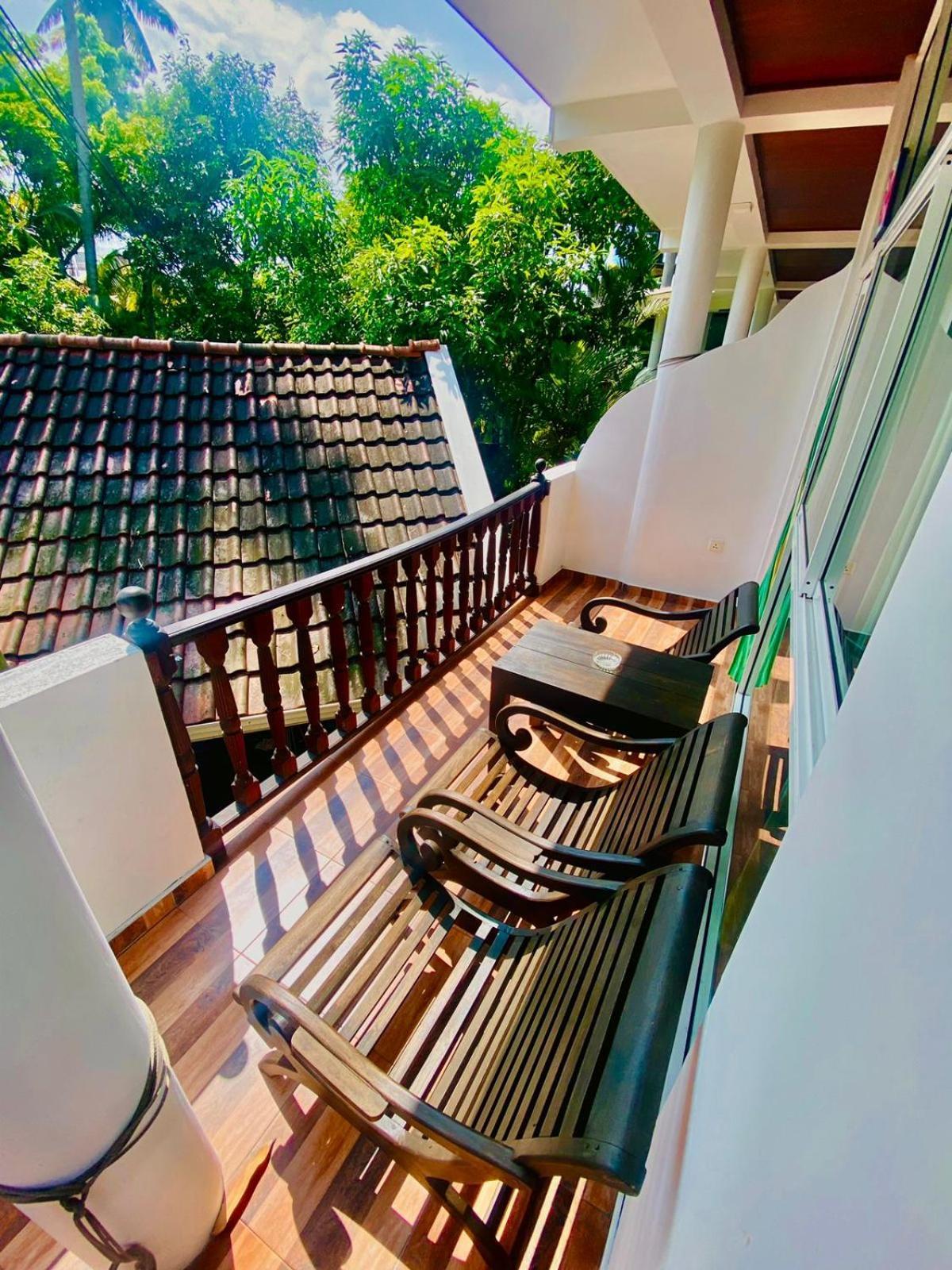 Hotel Poppies Mirissa Exterior foto