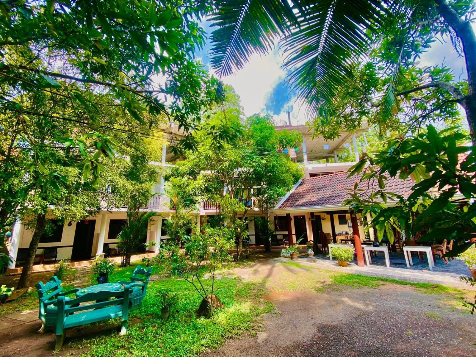 Hotel Poppies Mirissa Exterior foto
